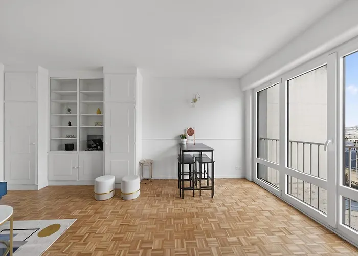 High-end One-bedroom With Rooftop Views 13 *