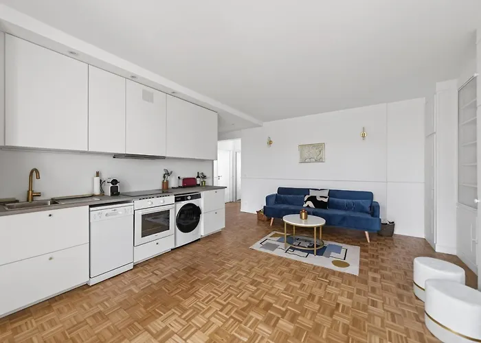 High-end One-bedroom With Rooftop Views 13 *