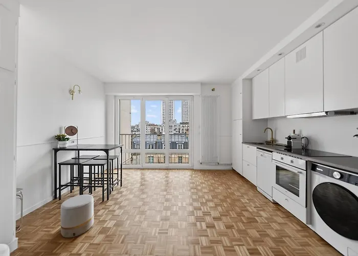 High-end One-bedroom With Rooftop Views 13 Daire