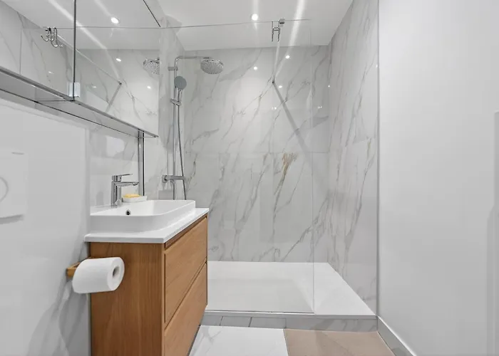 Daire High-end One-bedroom With Rooftop Views 13 *