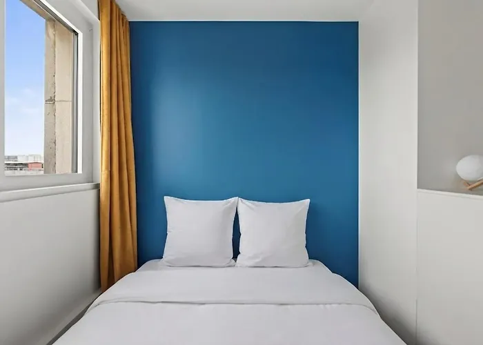 High-end One-bedroom With Rooftop Views 13 Paris