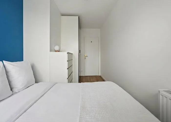 High-end One-bedroom With Rooftop Views 13 Paris