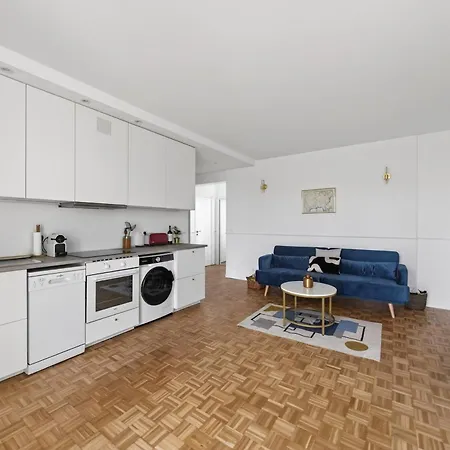High-end One-bedroom With Rooftop Views 13 *