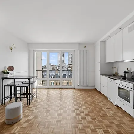 High-end One-bedroom With Rooftop Views 13 Lägenhet